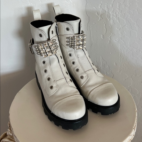 Karl Lagerfeld, Paris cream Moto Biker boot. Size 9 - Picture 1 of 10